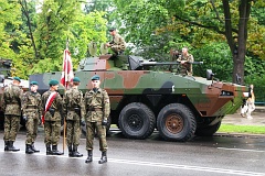 Sprzt wojskowy przed defilad - Army vehicles before parade