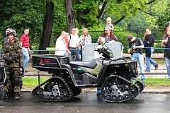 Sprzt wojskowy przed defilad - Army vehicles before parade