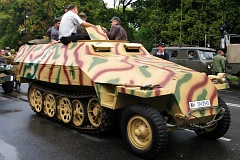 Historyczny sprzt wojskowy przed defilad - Historical army vehicles before parade