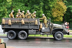 Historyczny sprzt wojskowy przed defilad - Historical army vehicles before parade