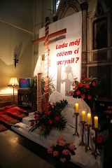 Easter ceremony & decorations in Catholic Church in Poland - - - Wielkanocne ceremonie i dekoracje w Kociele katolickim w Polsce