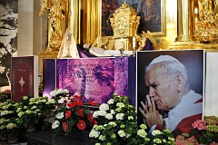 Easter ceremony & decorations in Catholic Church in Poland - - - Wielkanocne ceremonie i dekoracje w Kociele katolickim w Polsce