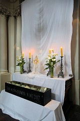 Easter ceremony & decorations in Catholic Church in Poland - - - Wielkanocne ceremonie i dekoracje w Kociele katolickim w Polsce