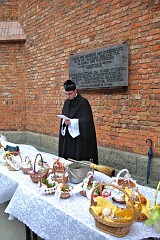 Easter ceremony & decorations in Catholic Church in Poland - - - Wielkanocne ceremonie i dekoracje w Kociele katolickim w Polsce