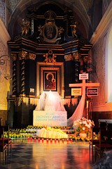 Easter ceremony & decorations in Catholic Church in Poland - - - Wielkanocne ceremonie i dekoracje w Kociele katolickim w Polsce