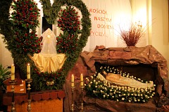 Easter ceremony & decorations in Catholic Church in Poland - - - Wielkanocne ceremonie i dekoracje w Kociele katolickim w Polsce