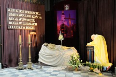 Easter ceremony & decorations in Catholic Church in Poland - - - Wielkanocne ceremonie i dekoracje w Kociele katolickim w Polsce