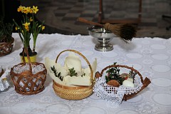 Easter ceremony & decorations in Catholic Church in Poland - - - Wielkanocne ceremonie i dekoracje w Kociele katolickim w Polsce