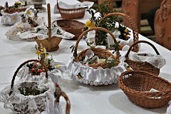 Easter ceremony & decorations in Catholic Church in Poland - - - Wielkanocne ceremonie i dekoracje w Kociele katolickim w Polsce