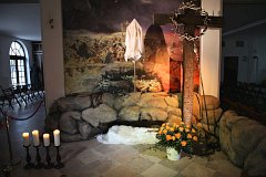 Easter ceremony & decorations in Catholic Church in Poland - - - Wielkanocne ceremonie i dekoracje w Kociele katolickim w Polsce