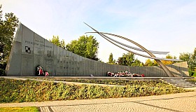 Pomnik Lotnikw Polskich polegych w II wojnie wiatowej - Polish Aviators' Monument killed during World War II