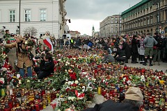 Znicze przed Paacem Namiestnikowskim w Warszawie - Candles in front of Namiestnikowski Palace in Warsaw