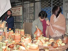 Stragany na Placu Grzybowskim i ulicy Prnej - Stalls at Grzybowski Square and Prna Street