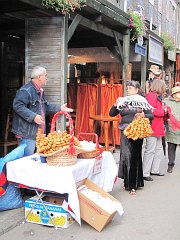 Stragany na Placu Grzybowskim i ulicy Prnej - Stalls at Grzybowski Square and Prna Street